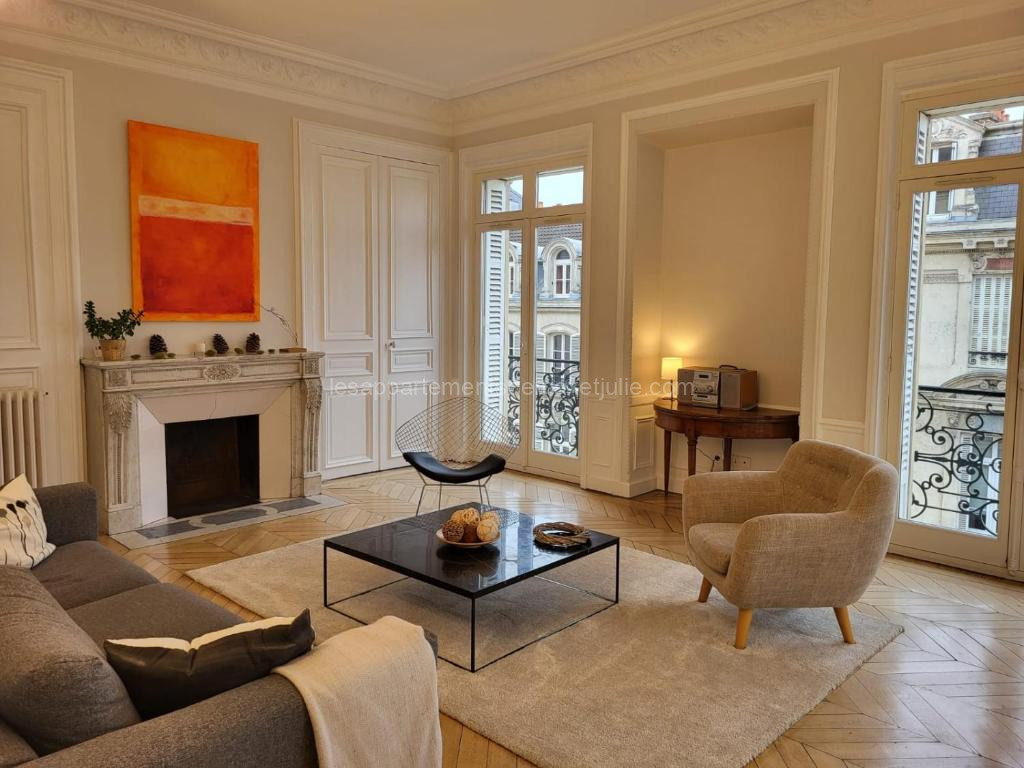 Photo de Center of Reims - Large refurbished historic flat