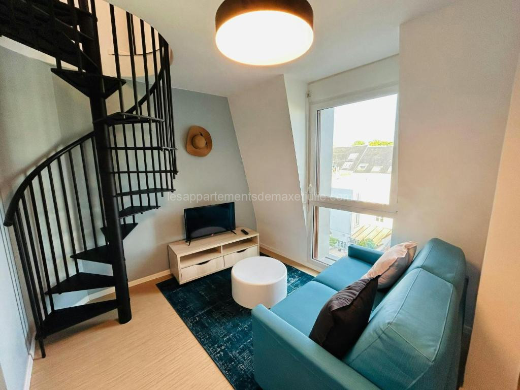 Photo de We Live In R - Duplex 502