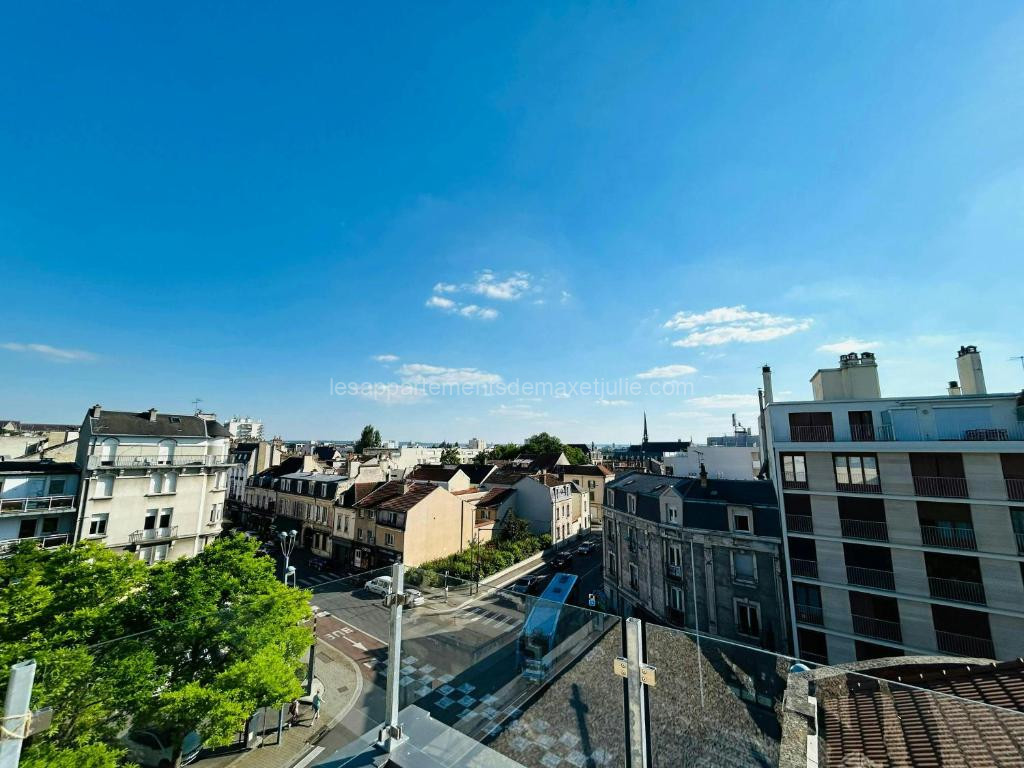 Photo de We Live In R - Duplex 504