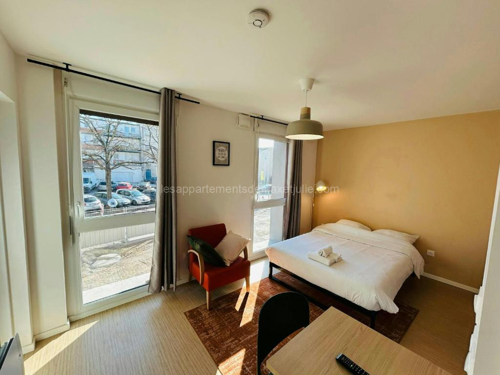 photo de We Live In R - Suite 103