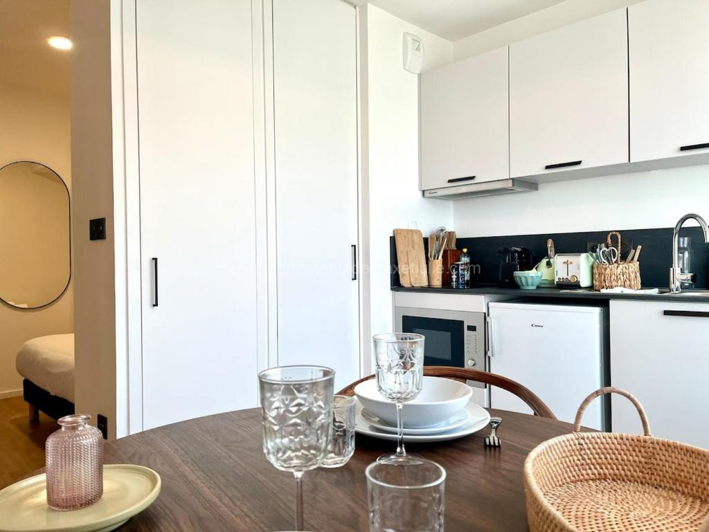 photo de We Live Inn Sharies Reims - B502