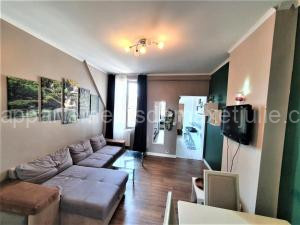 Renovated by an interior architect in the City Center next to the train station à Reims