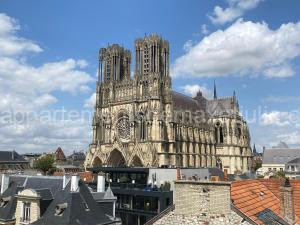 Duplex hammam au pied de la Cathédrale avec vue à Reims
