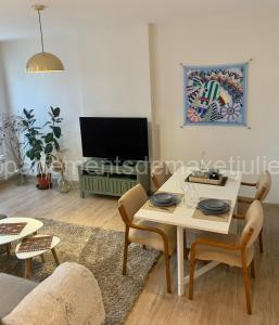 Spacious and central apartment à Reims