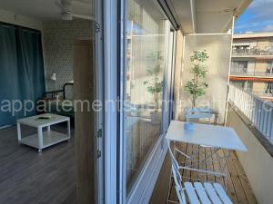 Studio Amicie 27m2, balcon couvert, près centre-gare-cathédrale, wifi à Reims