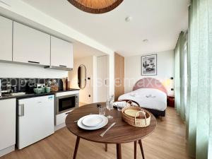 Photo de l'Appartements We Live Inn Sharies Reims B303 à Reims