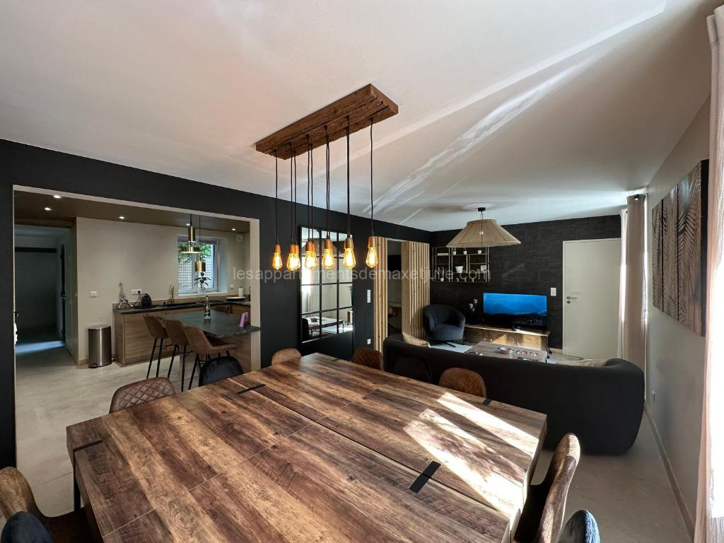 Maison 200m2- 9 chambres avec sdb - 16-18 personnes - séminaire-Proche Centre-Ville-Gare et Arena-terrasse