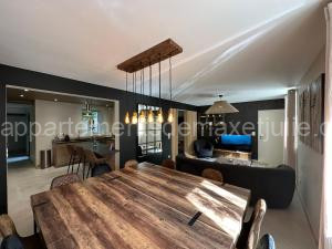 Maison 200m2- 9 chambres avec sdb - 16-18 personnes - séminaire-Proche Centre-Ville-Gare et Arena-terrasse à Reims